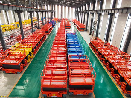 Self driven scissor lift platform