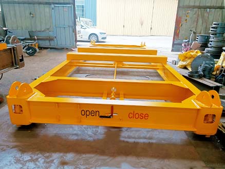 4 container spreaders sent to Nigeria