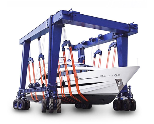 Boat traveling crane